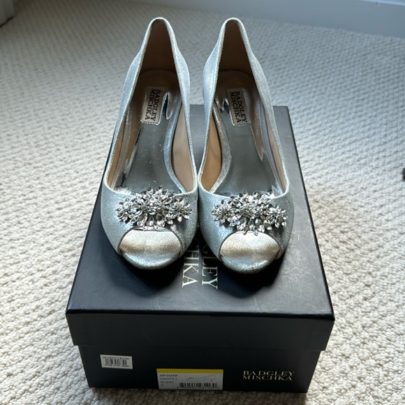 Badgley Mischka Nakita II Kitten Heel Peep Toe Pumps (Silver) - Picture 4 of 10